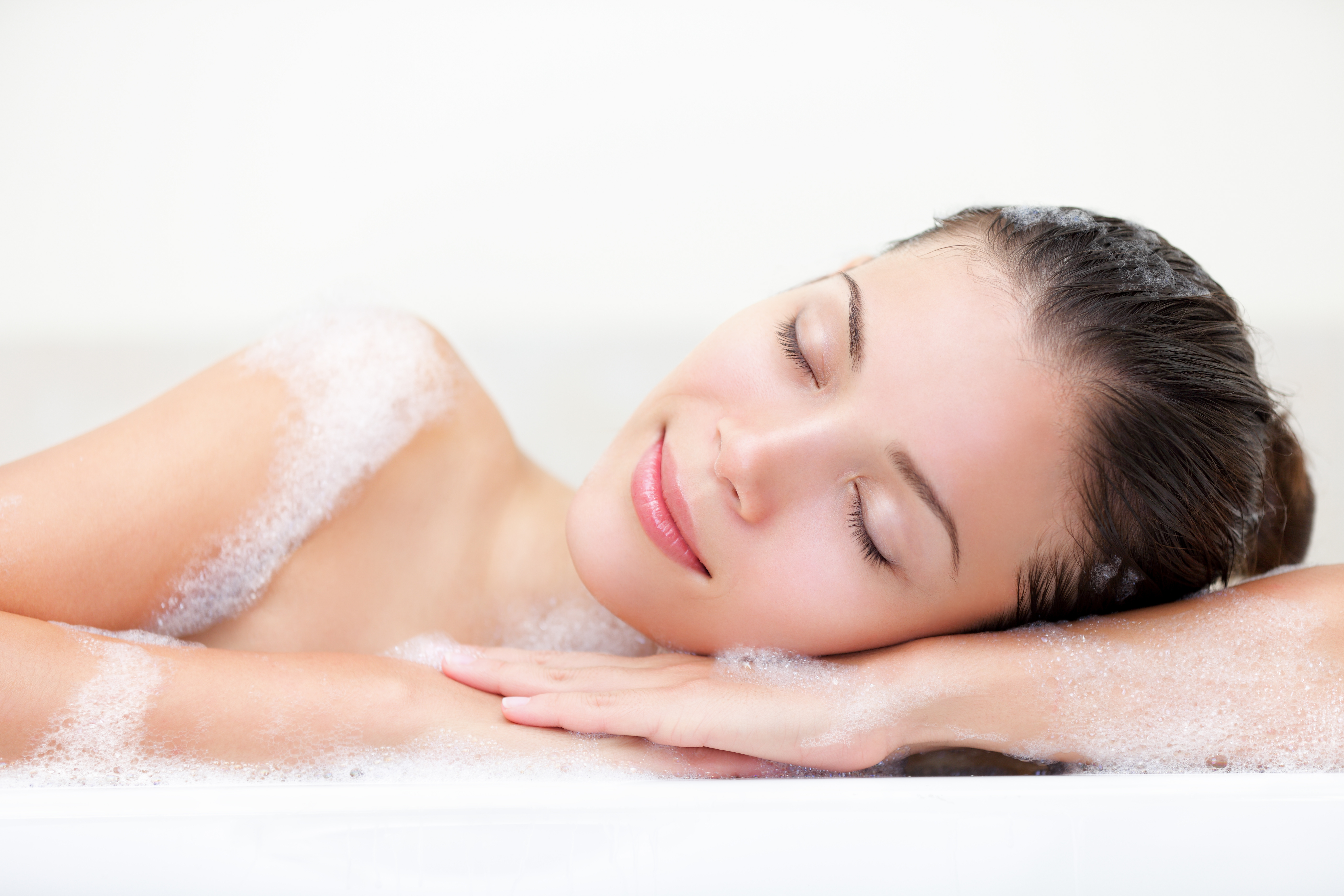 Woman relaxing in bath